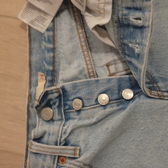 Levi wedgie ripped jeans - Picture 4 of 6